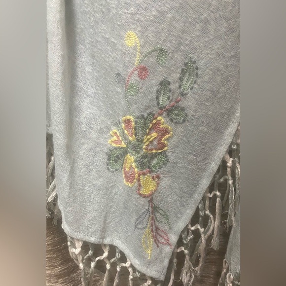 Lulumari Fringe Floral Embroidery Vest - Picture 6 of 16